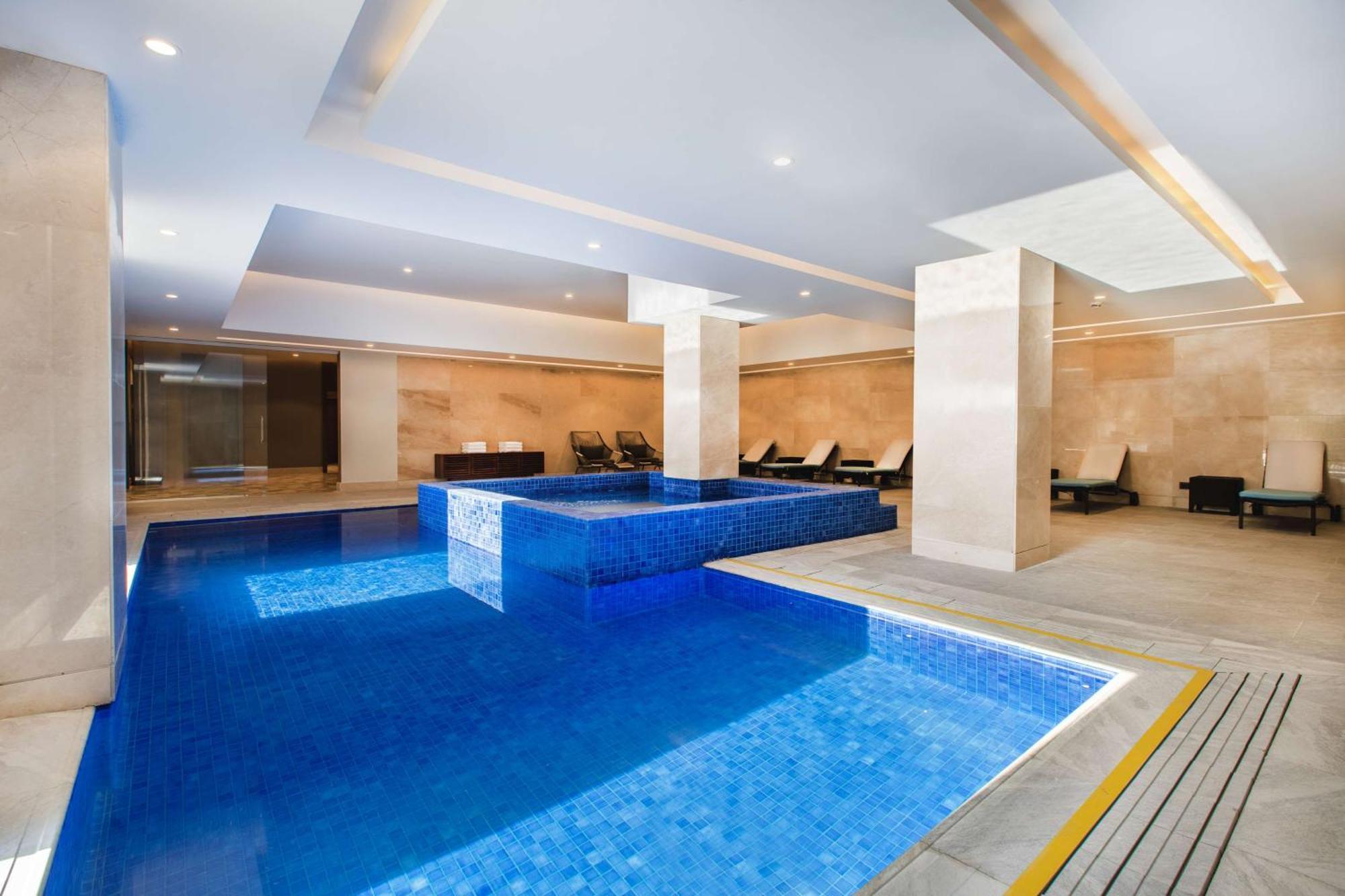 Mansard Riyadh, A Radisson Collection Hotel Exterior foto Indoor pool